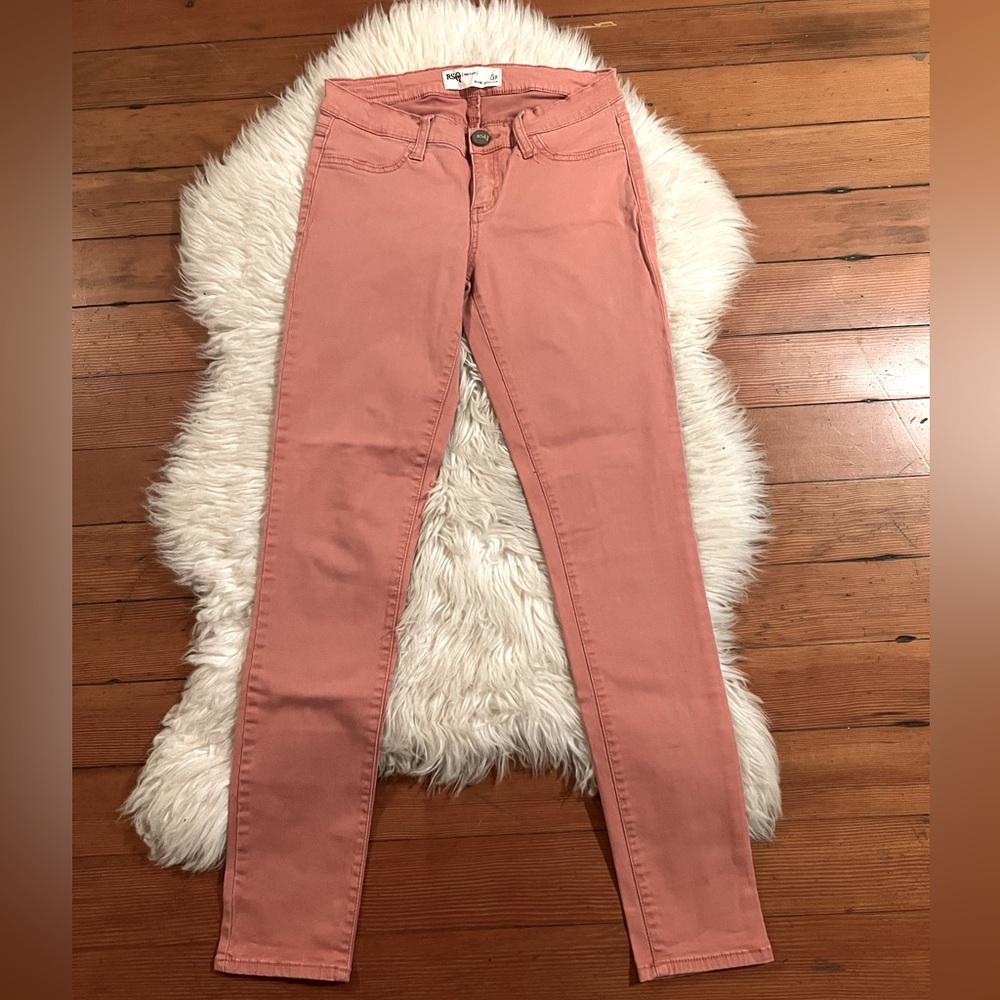 RSQ Mauve Soft Knit Denim Straight Leg Skinny Jeans EUC